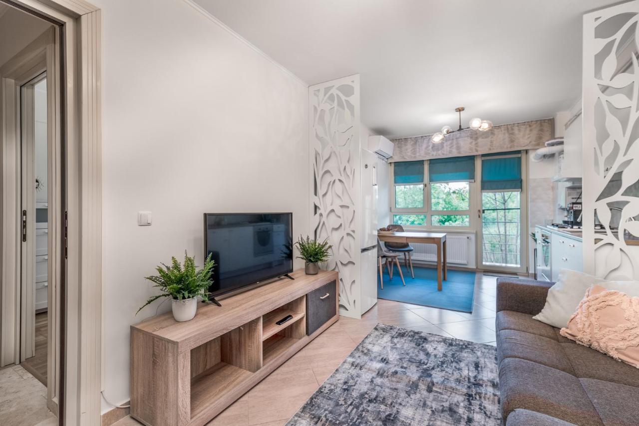 Dreamgarden Airport Apartment & Secure Parking & Airport Shuttle ياش المظهر الخارجي الصورة